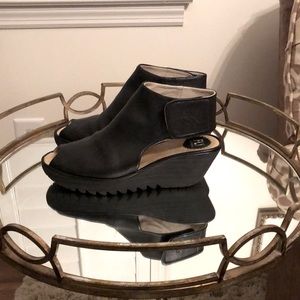 Fly London Size 40 Black Leather Shoe